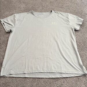 Women’s Under Armour Tee!